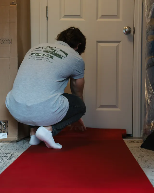 Mount Si Movers crew handling a real move